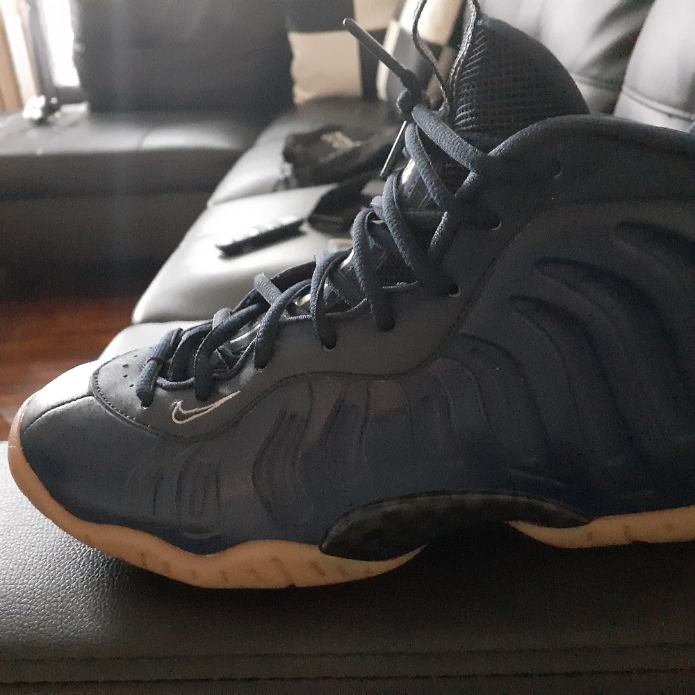 Sneaker - Picture 3 of 4